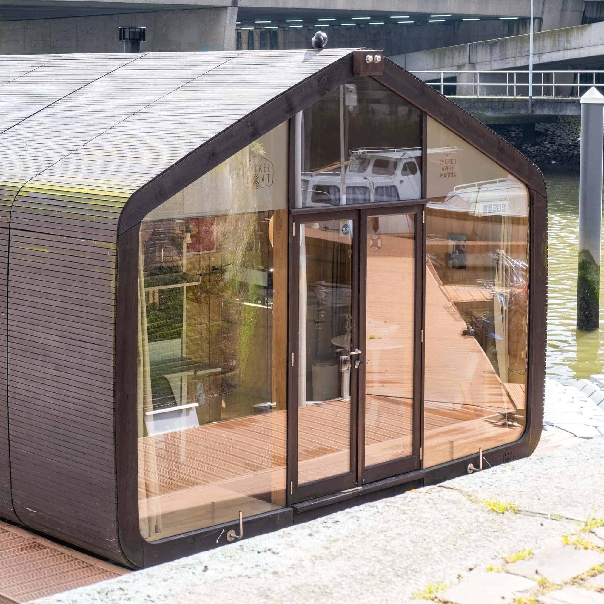 overnachten wikkelboat met jacuzzi rotterdam
