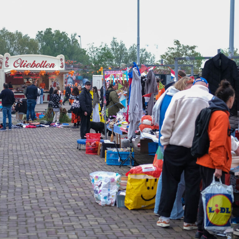 Koningsdag bij de IJ-Hallen Amsterdam